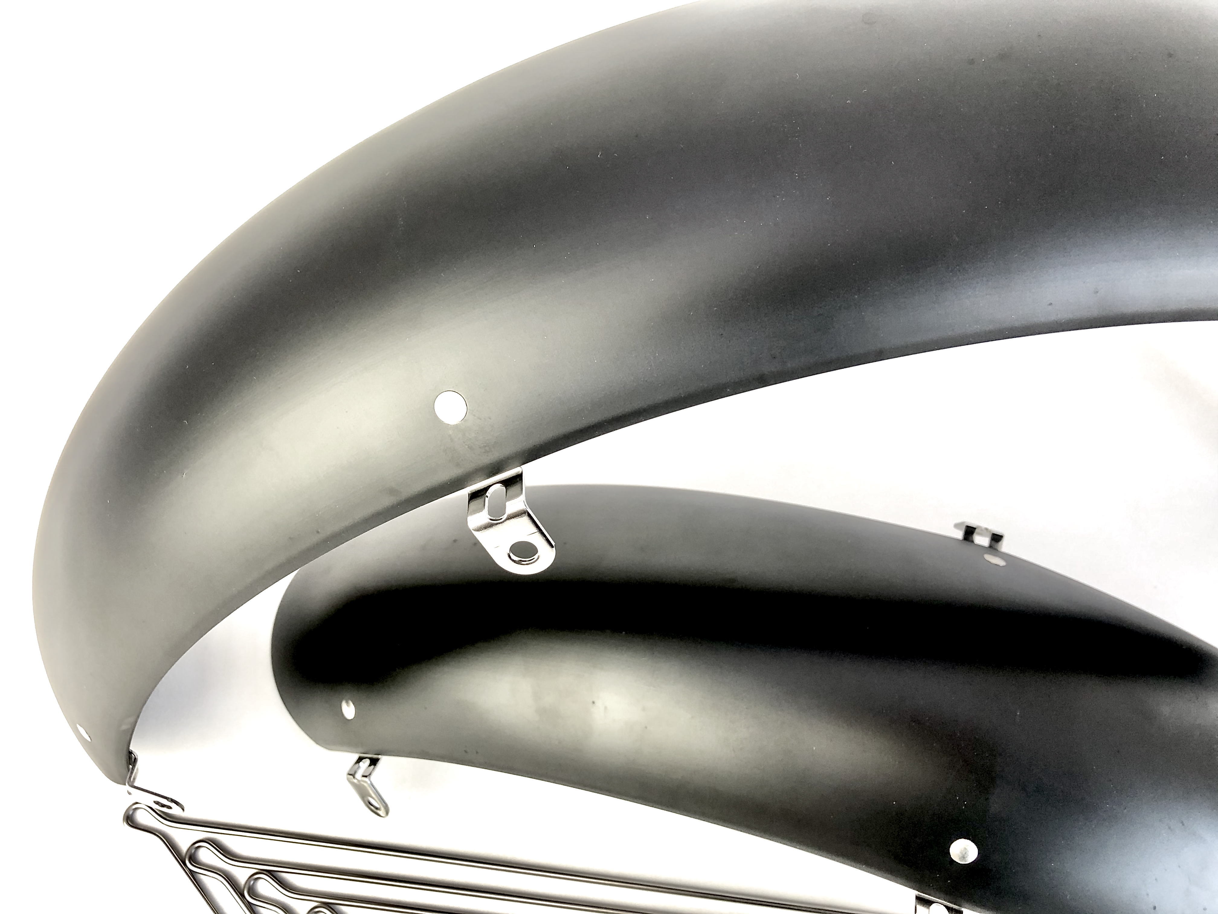 204 Parafanghi Fat Bike in materiale plastico con una larghezza di 124 mm, dotato di aste 20 x 4 - 4,8 pollici, in nero mate