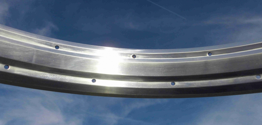 Cerchione in alluminio da 24 pollici 56 mm molto lucidato