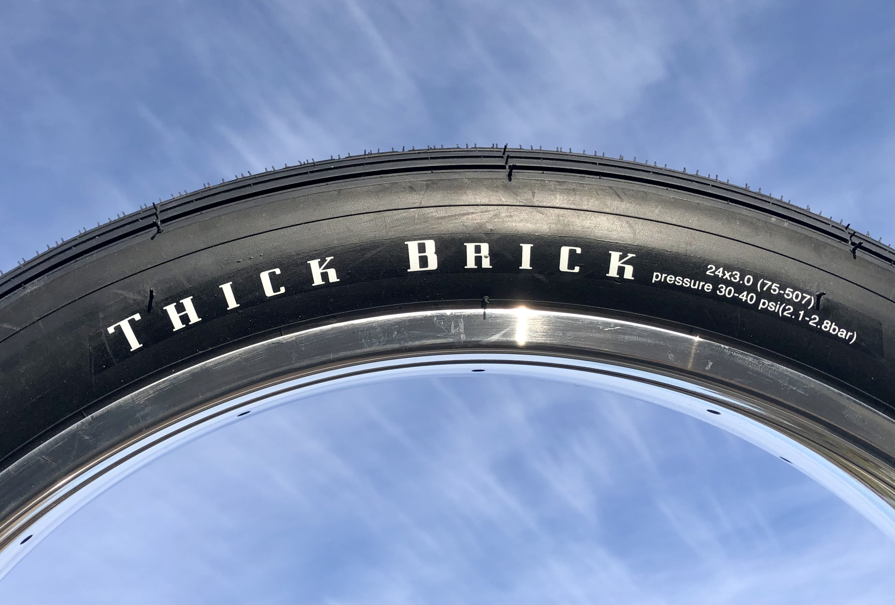 tire_thick_brick_black_24x3-0_4KPVlEJL3f50f9