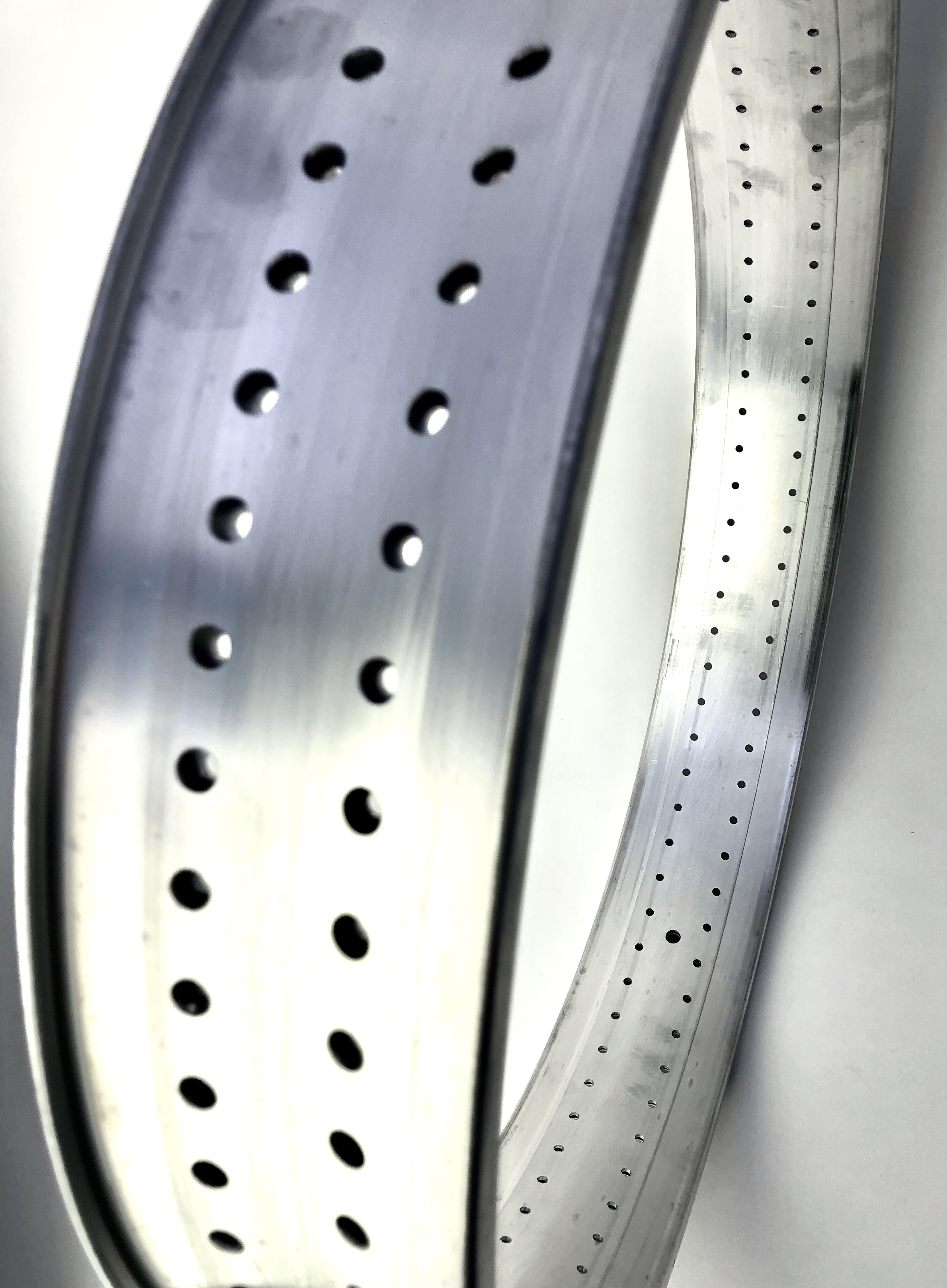 Cerchione in alluminio da 26 pollici 102 mm 144 fori, grezzo / non laccato