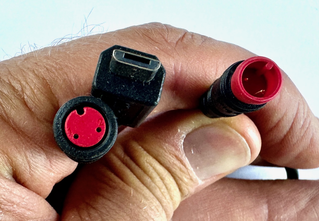 HIGO / Julet Cavo a Y da 17,5 cm per Ebike, da 2 PIN rossi a 2 PIN rossi e USB micro B