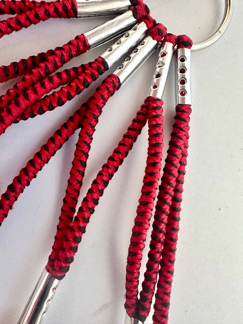 Retina paraveste, gomma, color rosso-nero marmorizzato