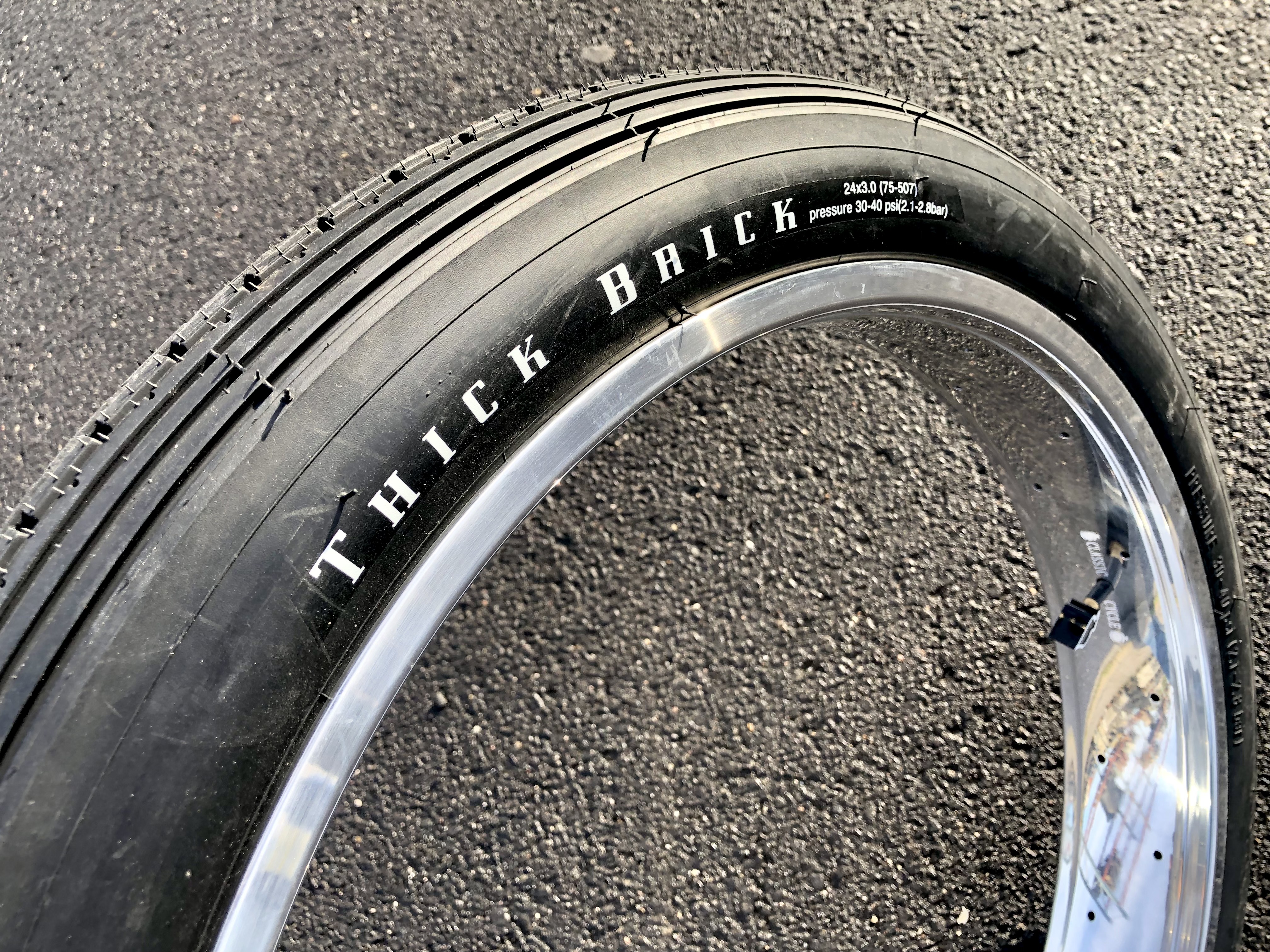 tire_thick_brick_black_24x3-0_6