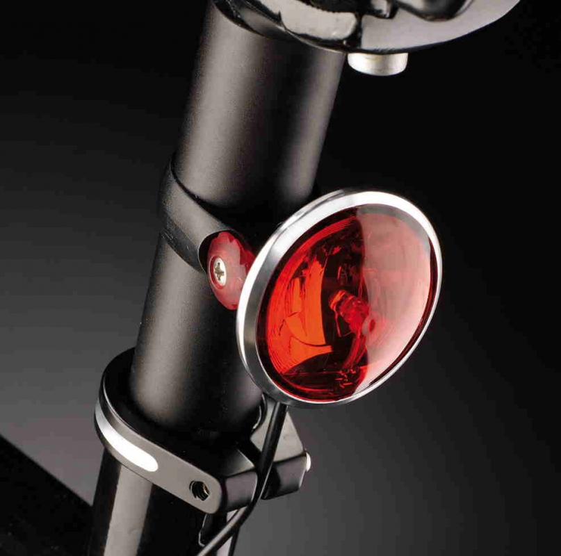 Fanale posteriore a LED Reelight SL 500 luce lampeggiante 2,5 lux bella forma con bordo cromato ed elevatissima qualità