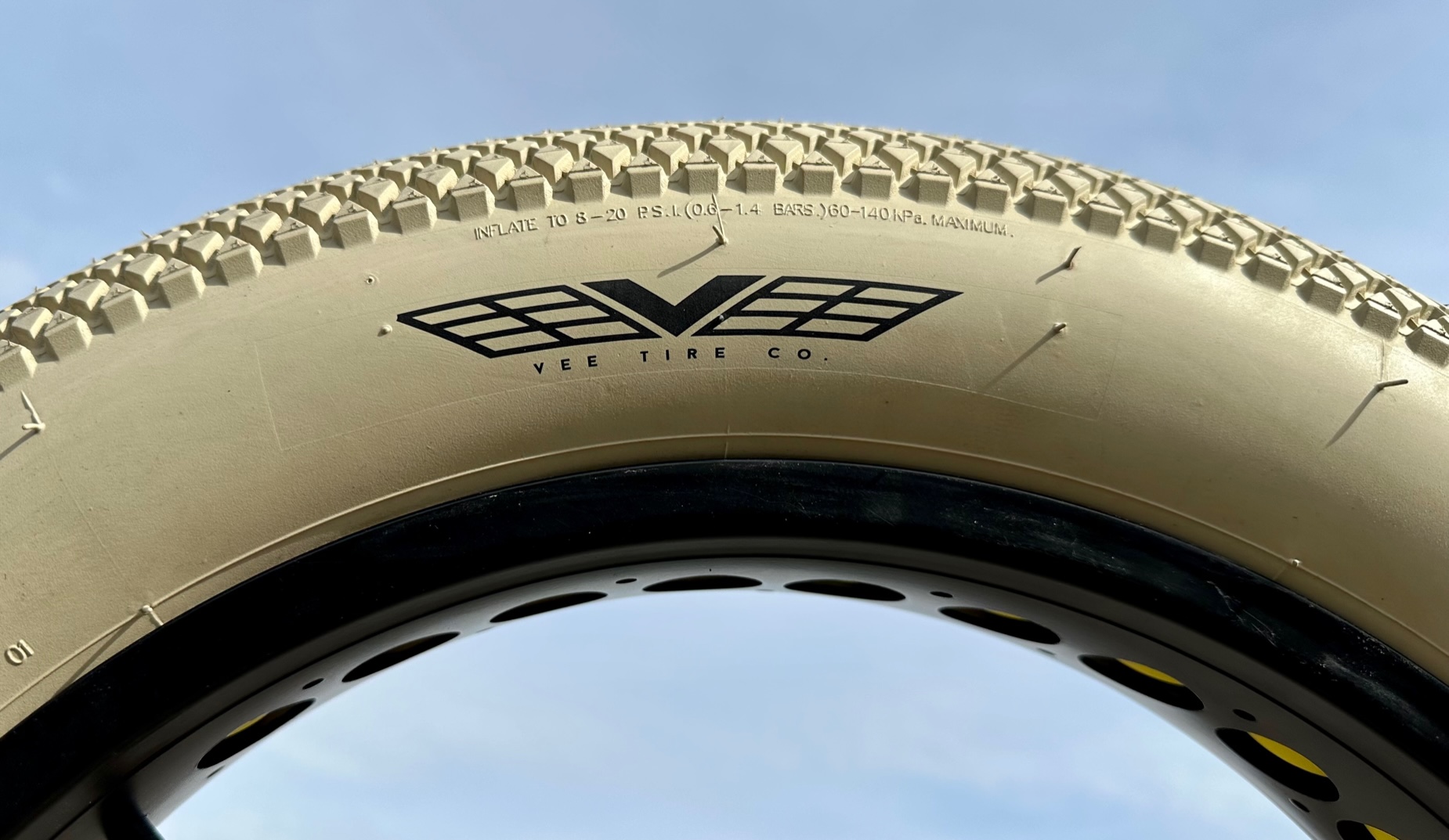 Bicycle_tire_speedster_20x4_Fatbike_limited_edition_sand_2