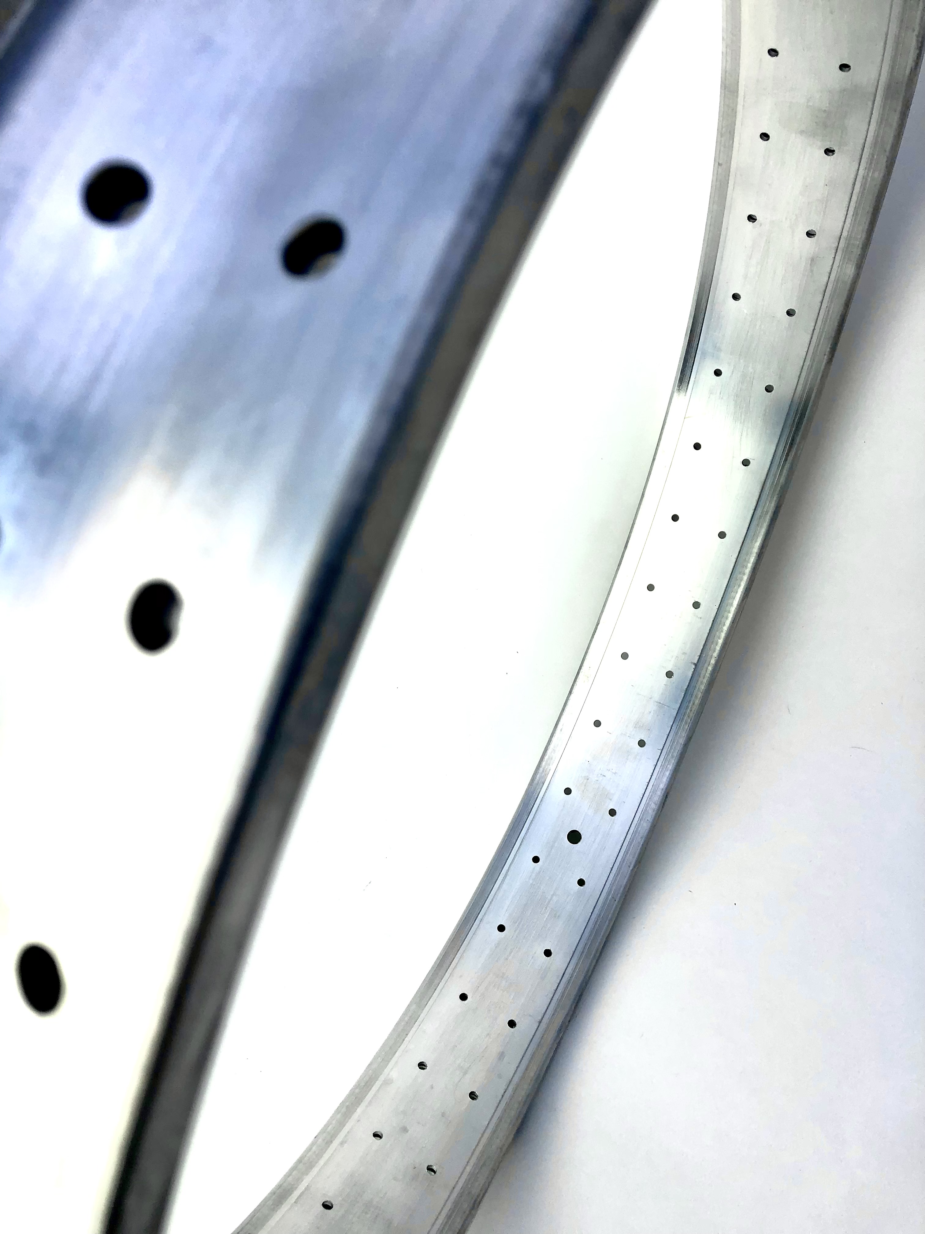 Cerchione in alluminio da 26 pollici 82 mm, 72 fori, grezzo / non laccato