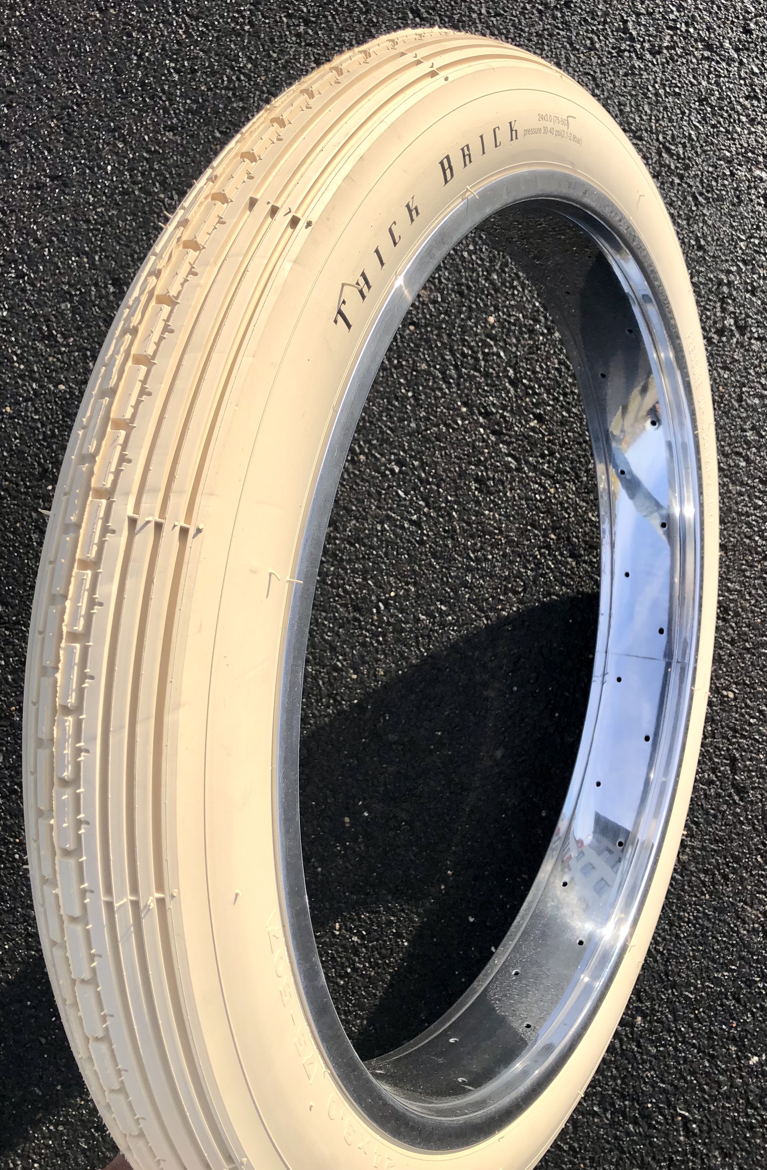 tire_thick_brick_creme_chief_24x3-0_2