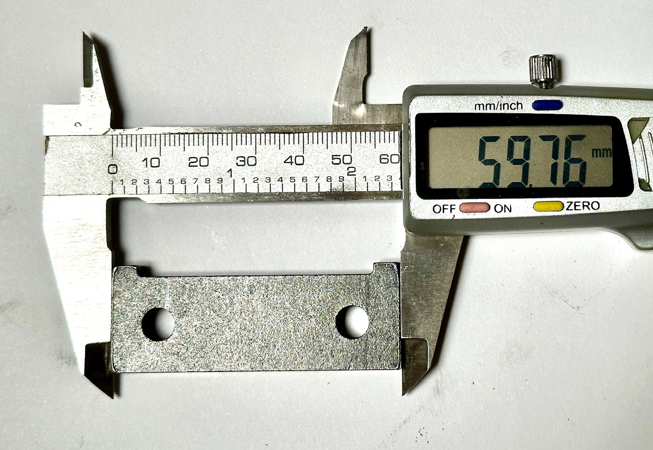 Piastra di montaggio per montante incernierato Distanza tra i fori: 40 mm