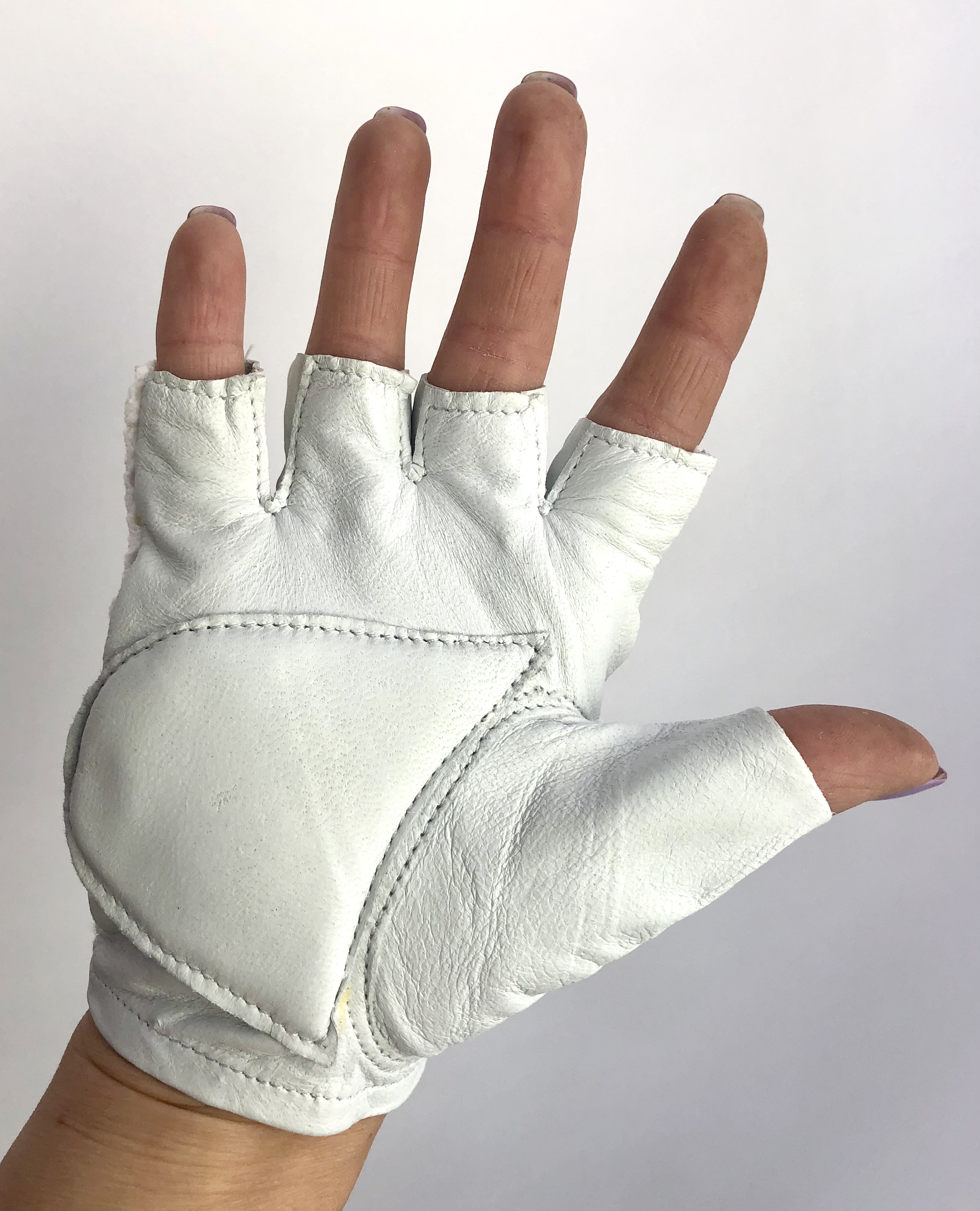 Original_GANT_1970s_aravis_vintage_grey_bicycle_gloves_with_chrocheted_upper_hand_Size_8_1